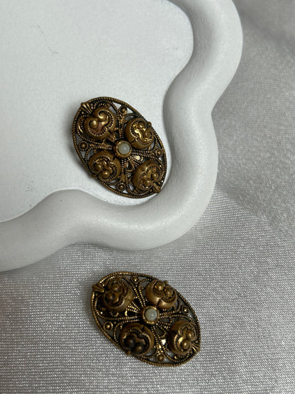 Boucles d’oreille pins vintage doré bronze