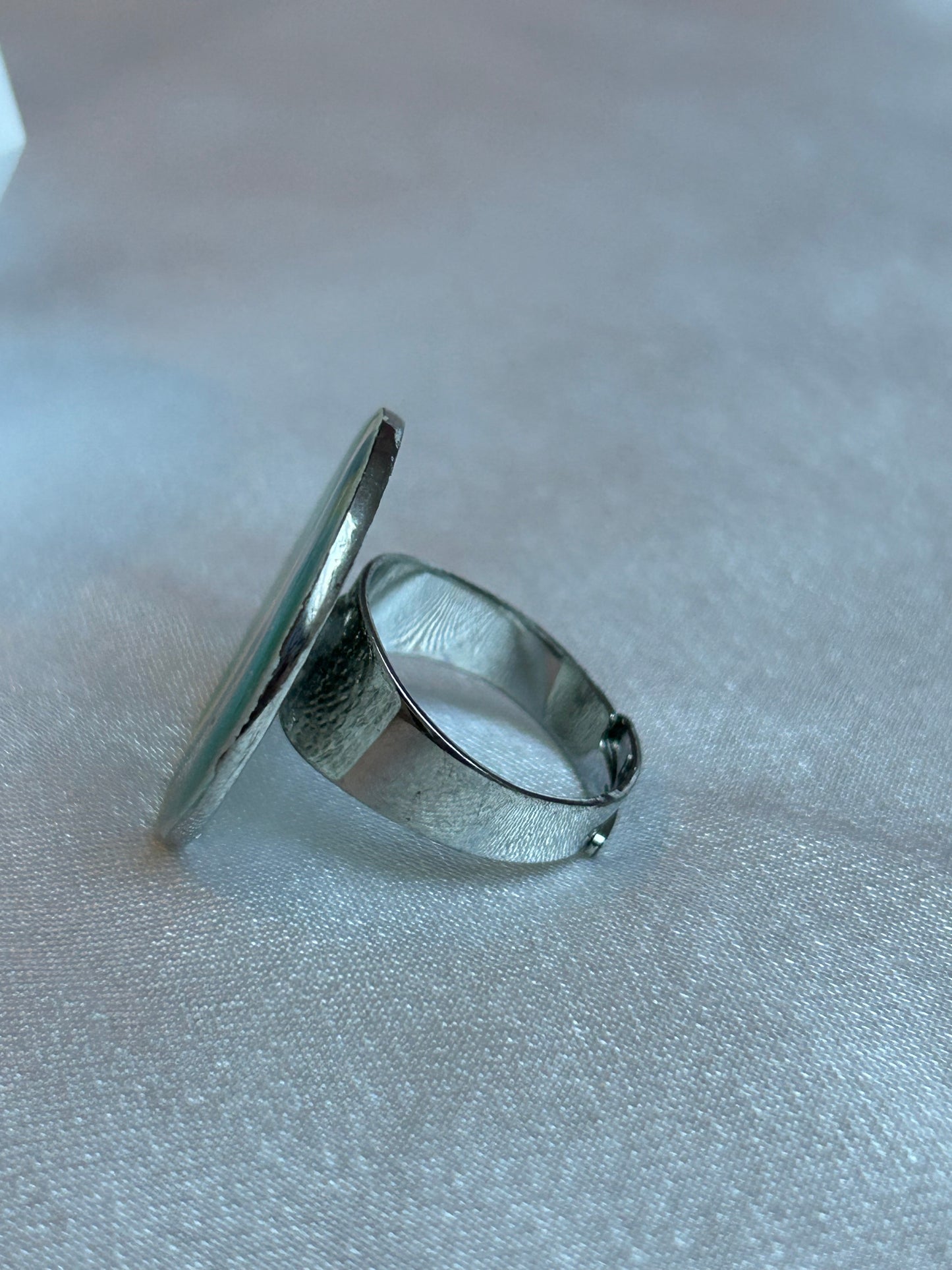 Bague vintage taille ajustable argenté et nuances de verts