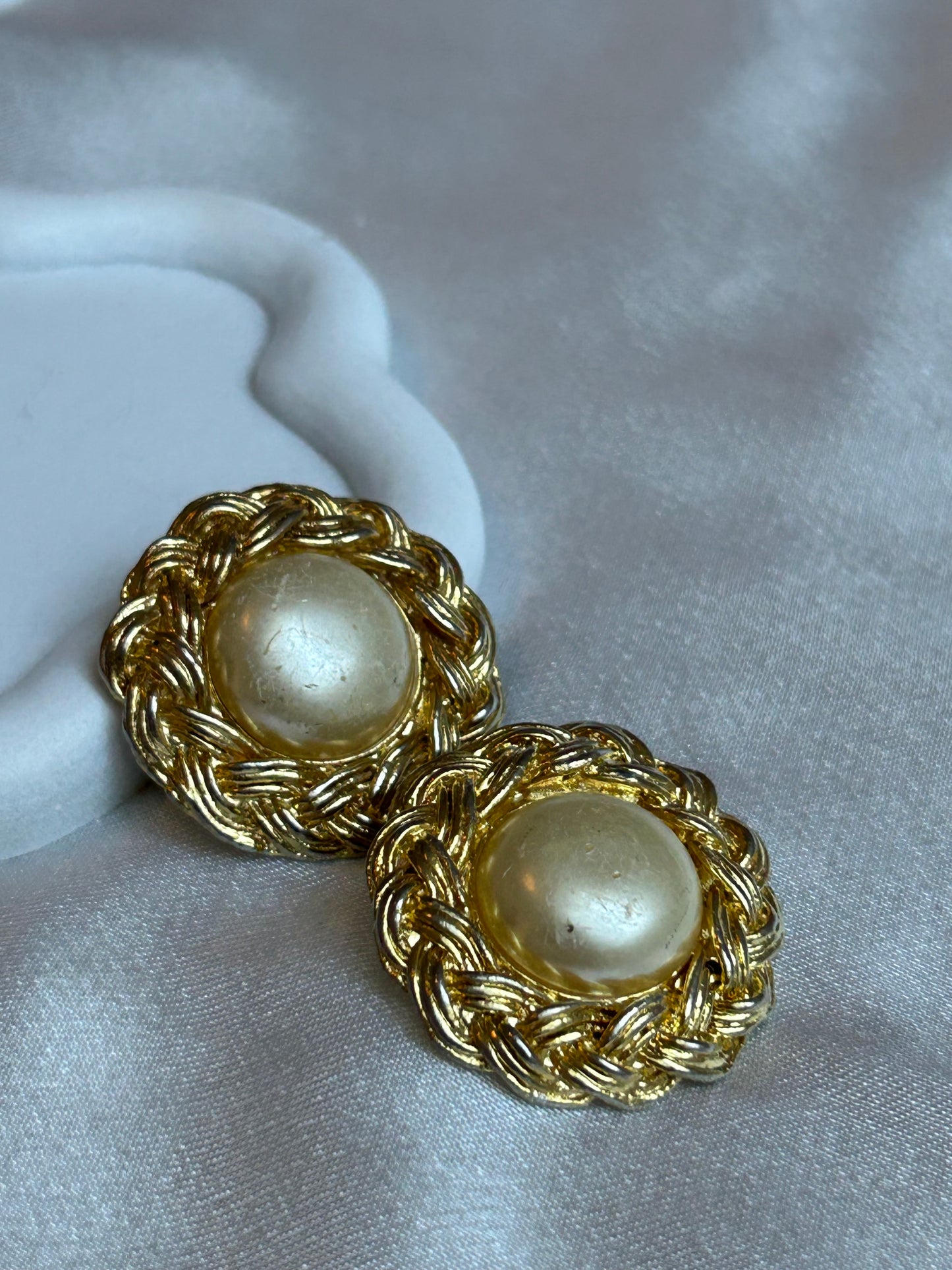 Boucles d’oreilles vintage pins fleur doré et nacré