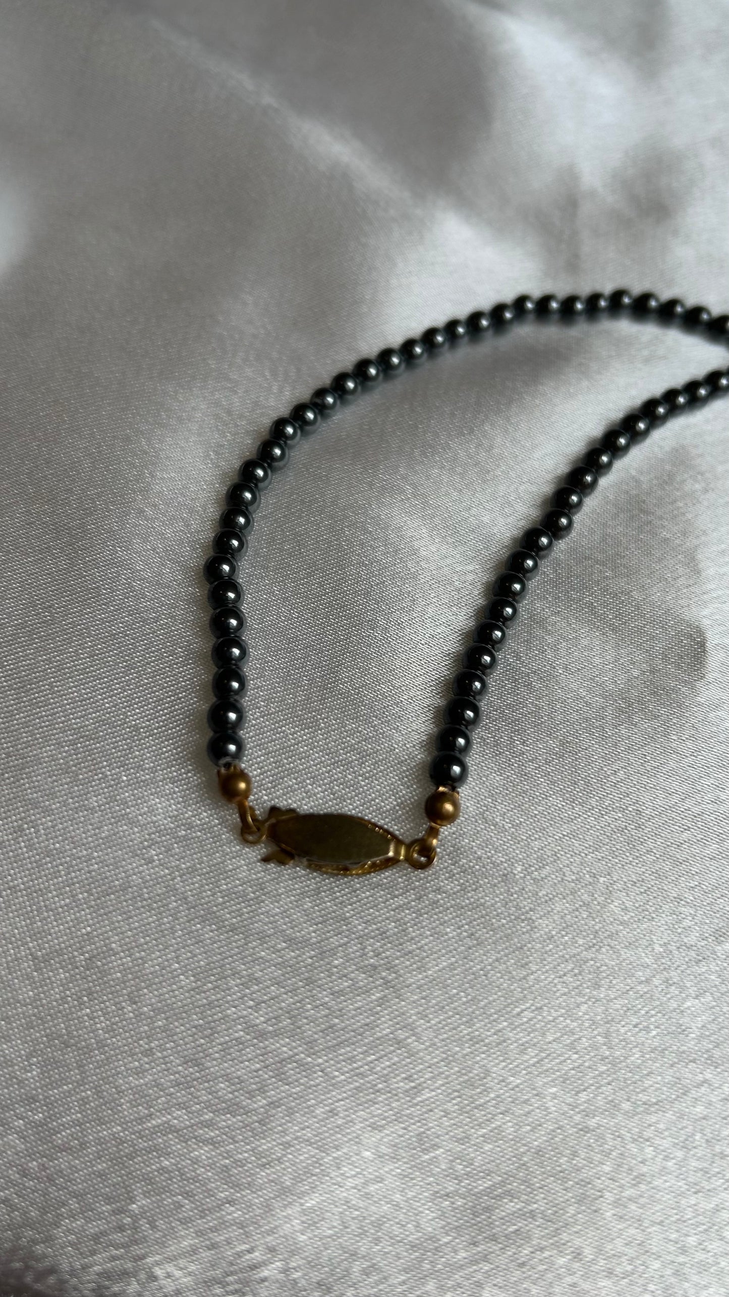 Collier de perles grises vintage