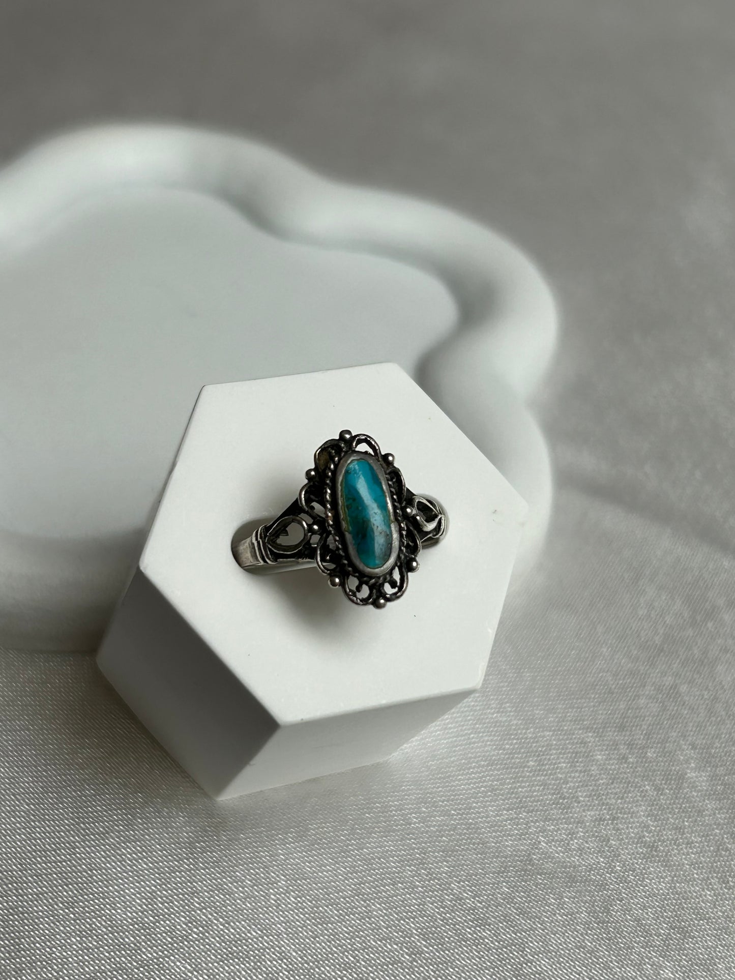 Bague vintage en argent et motifs avec pierre couleur turquoise taille 57