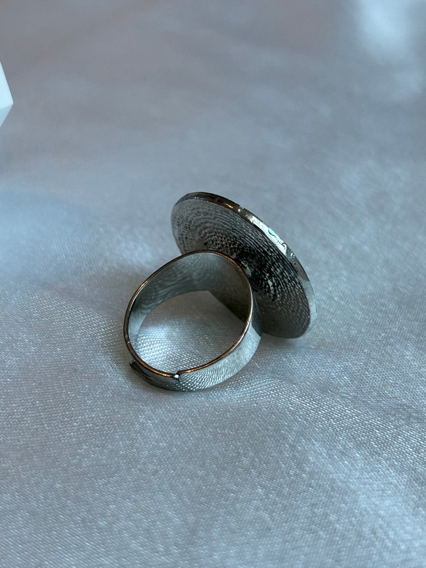 Bague vintage taille ajustable argenté et nuances de verts