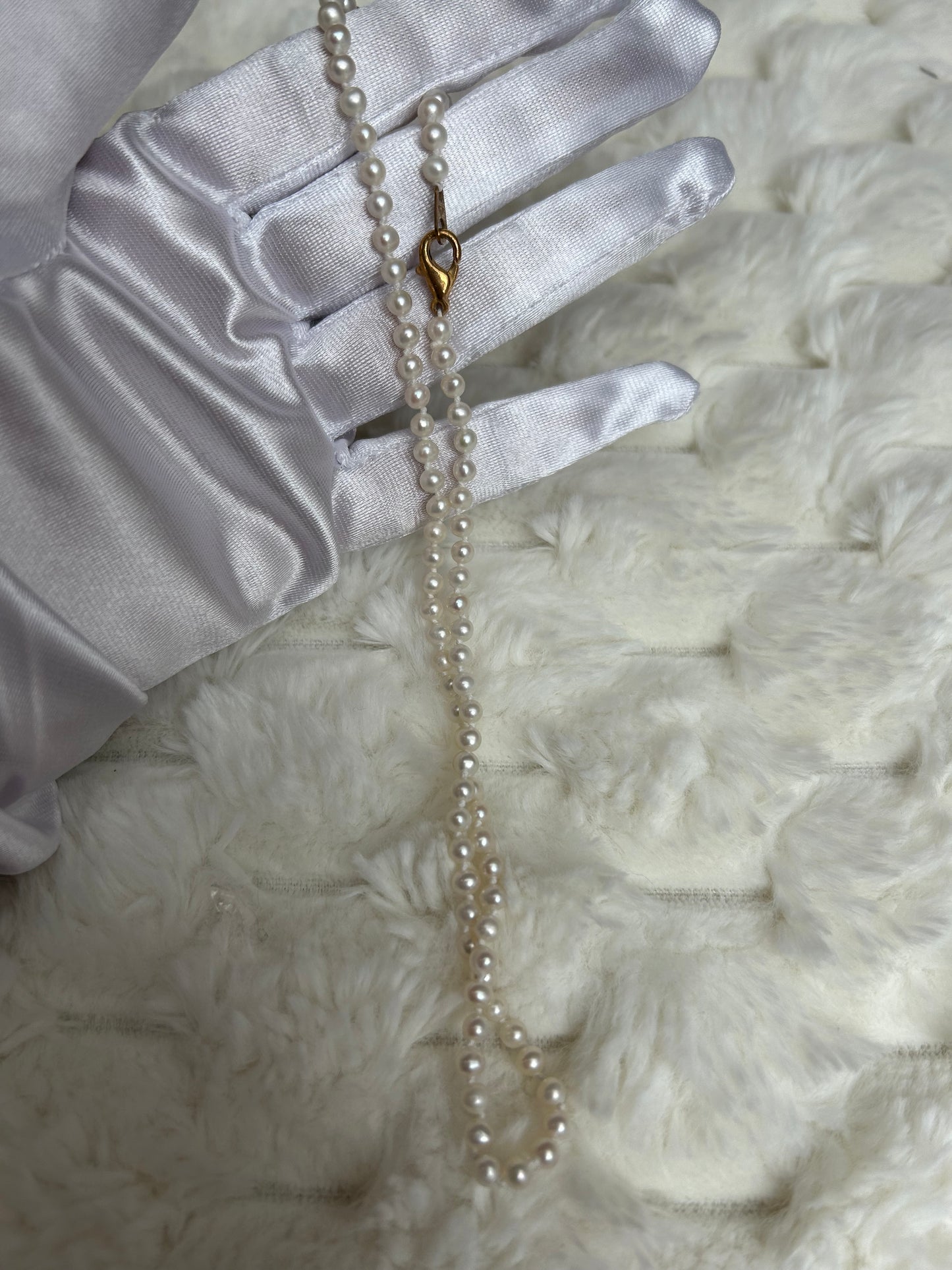 Splendide collier vintage à perle et fermoir doré fantaisie