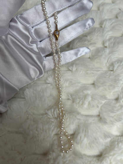 Splendide collier vintage à perle et fermoir doré fantaisie