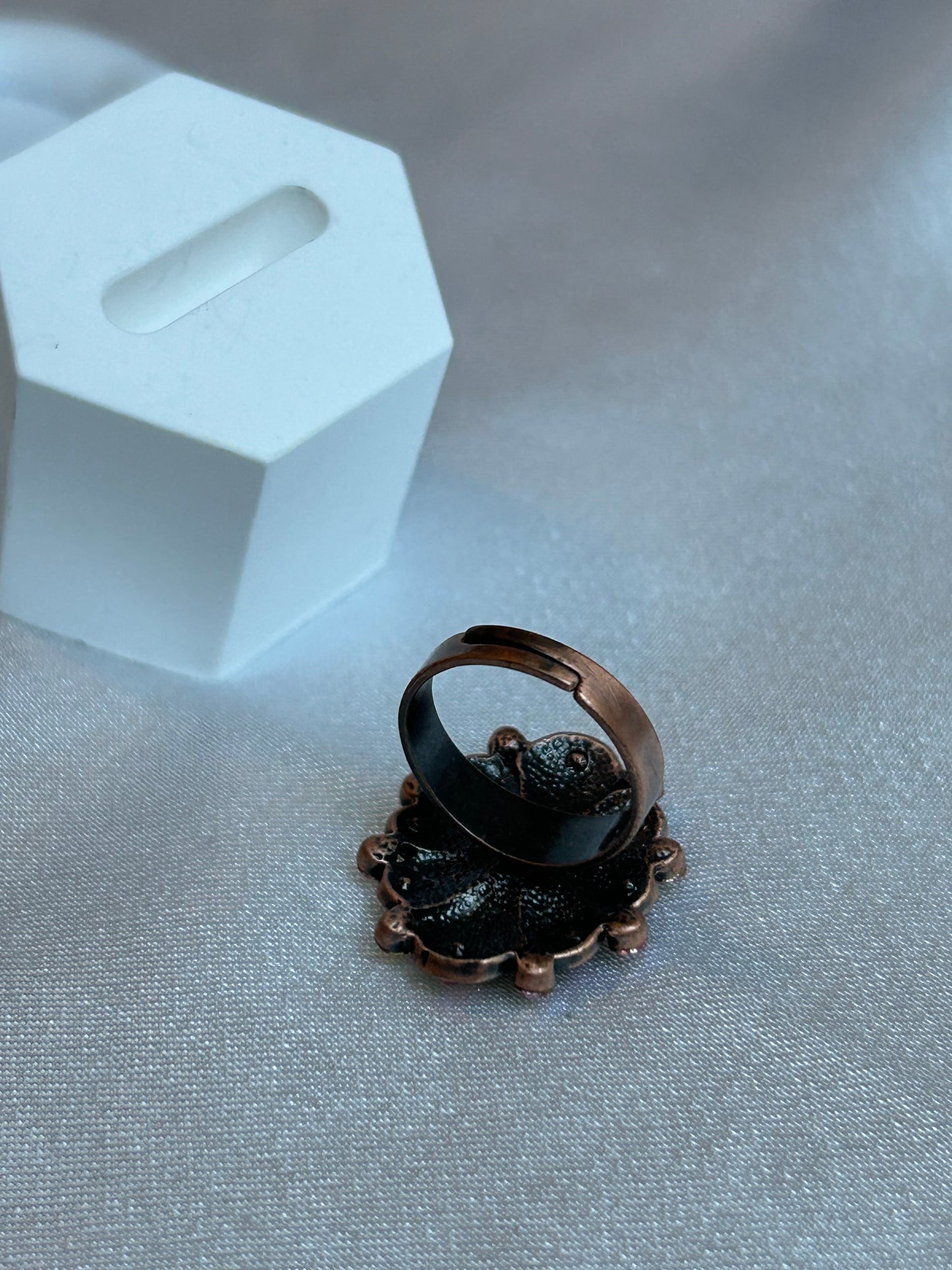 Bague ajustable vintage noir rose et strass