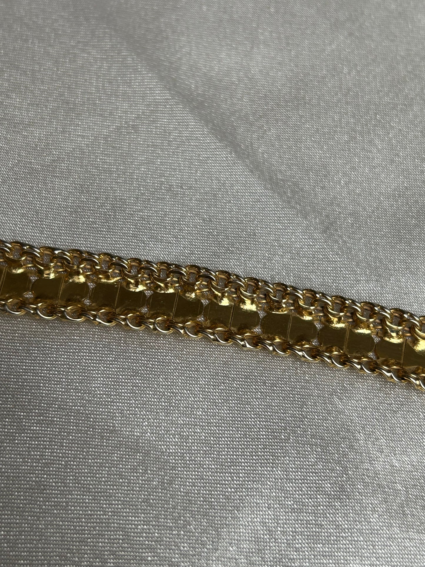 Bracelet vintage plaqué or femme ciselé