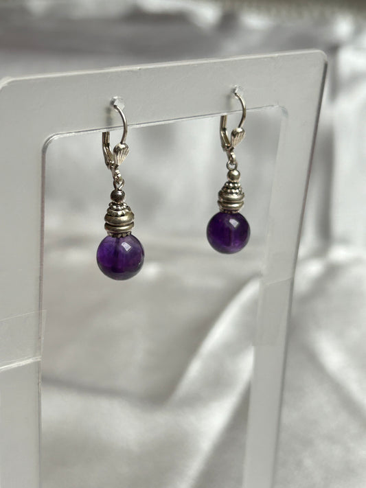 Boucles d’oreilles pendantes style dormeuse en argent et pierre violettes
