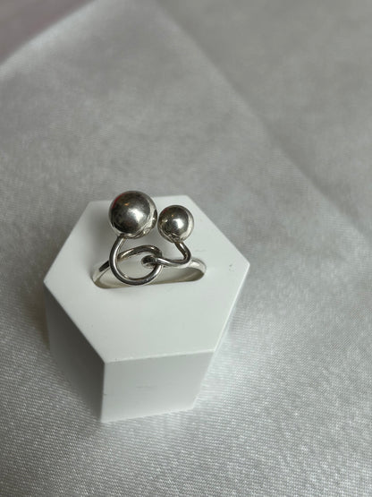 Jolie bague vintage en argent taille 55 avec boules d’argent