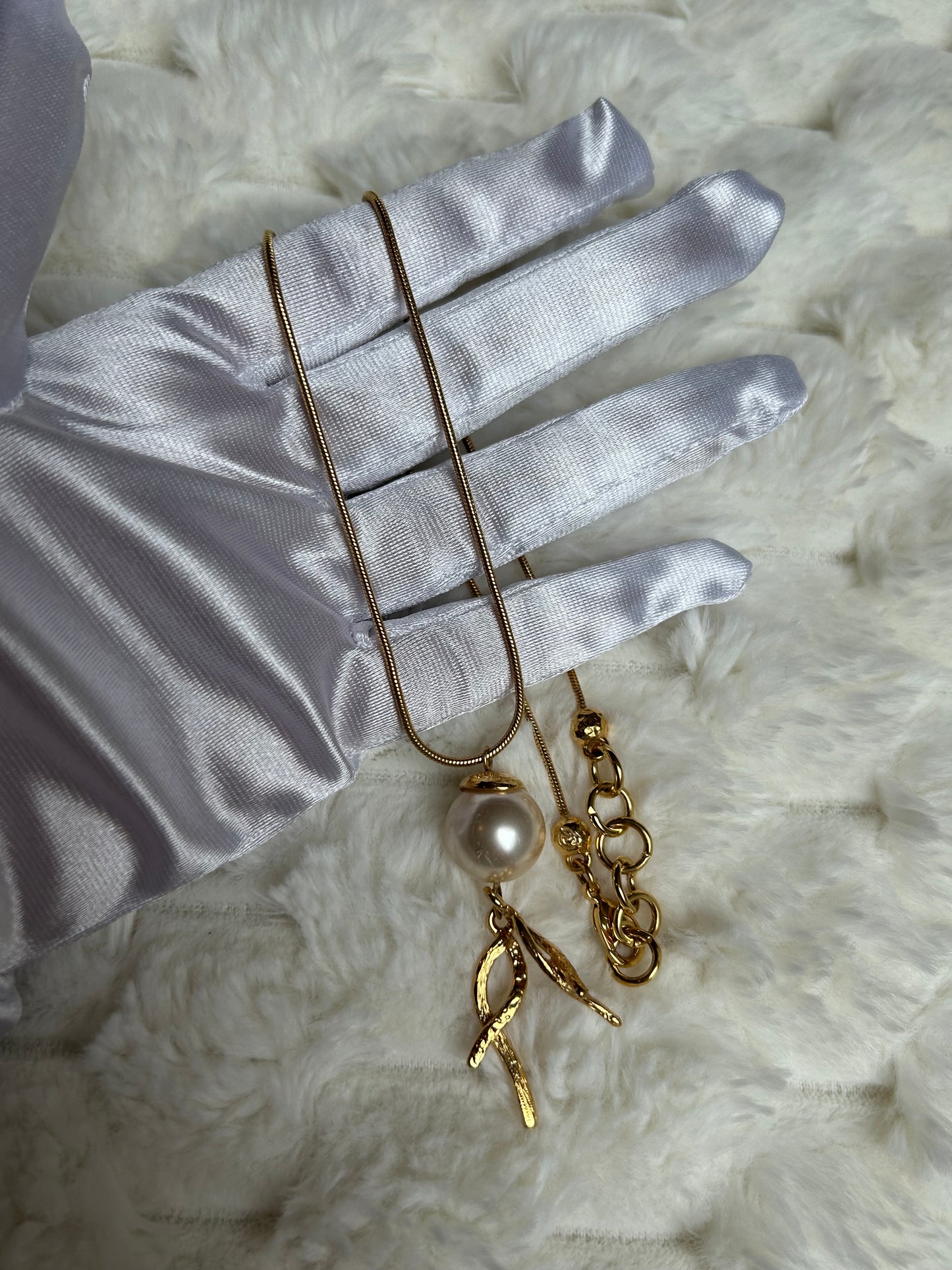 Jolie collier vintage doré et perle fantaisie