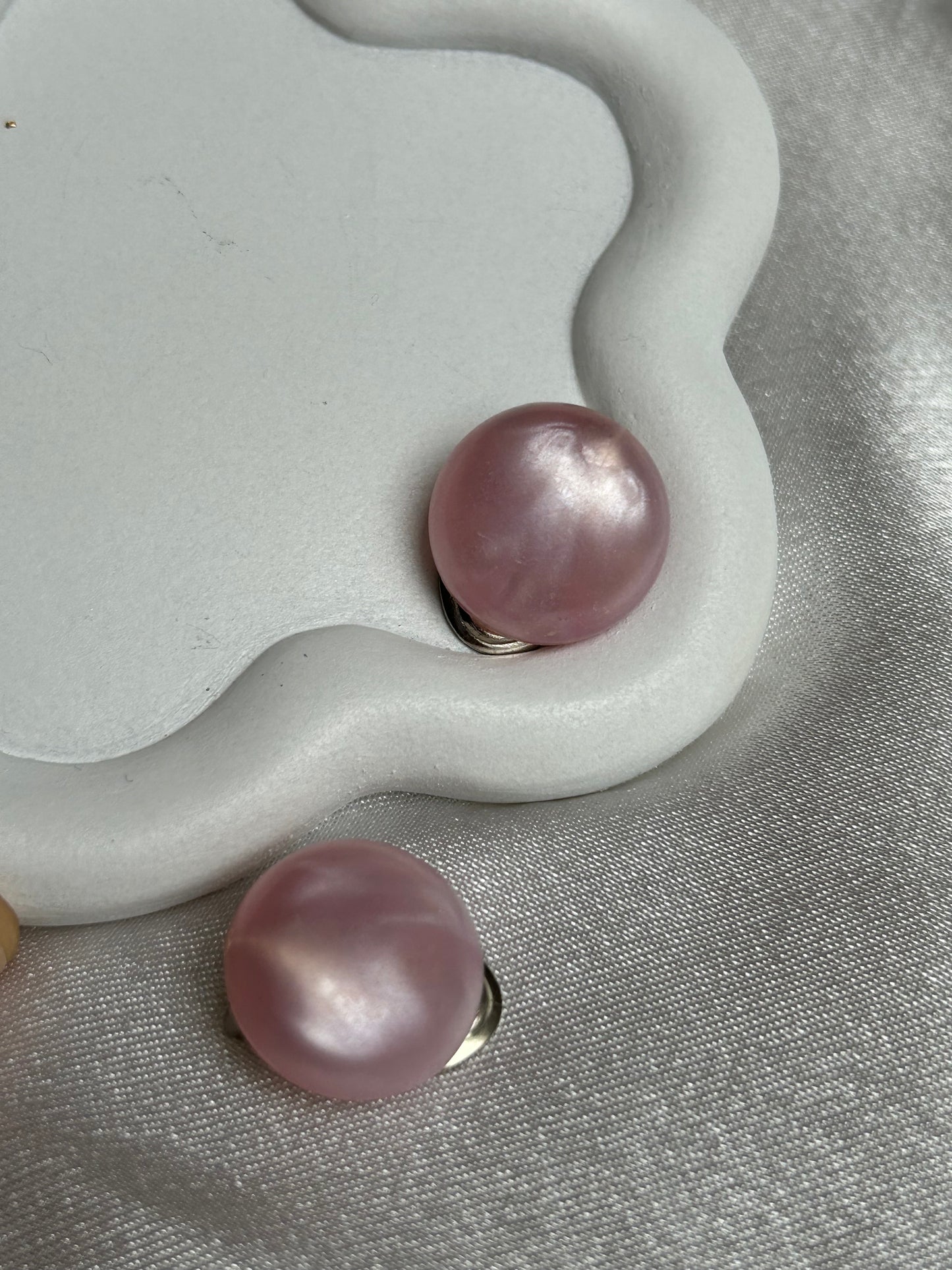 Boucles d’oreilles vintage pins rose nacré