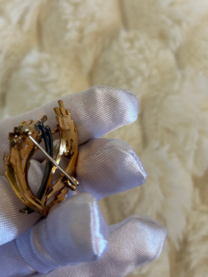 Jolie broche en plaqué or bicolore et perle modèle feuille doré