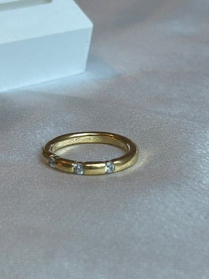 Bague en plaqué or et strass taille 60