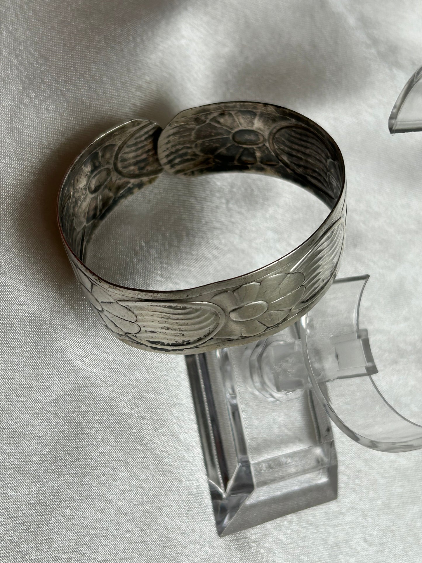 Bracelet jonc en argent vieilli