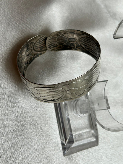 Bracelet jonc en argent vieilli