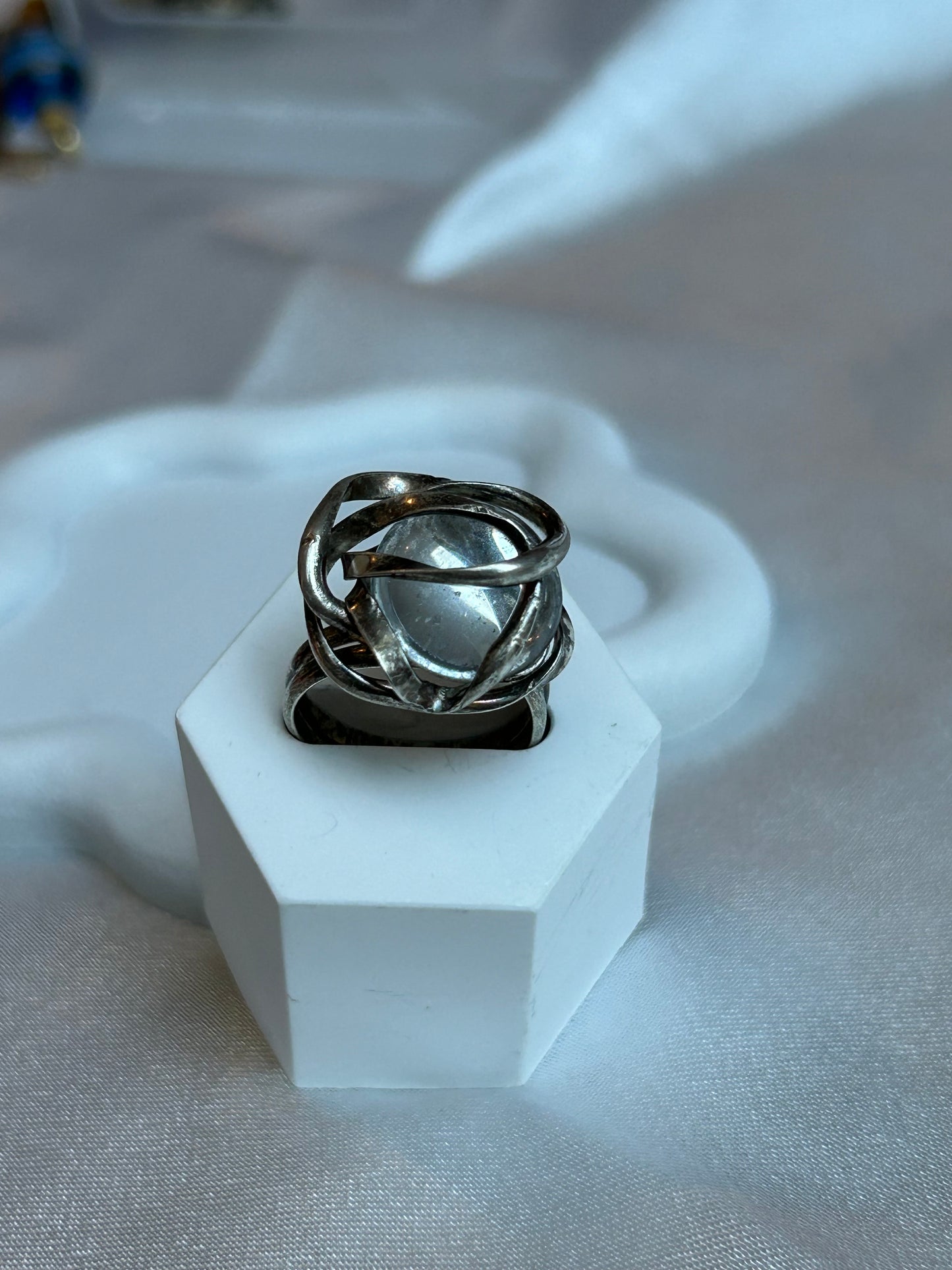 Bague taille 54 argenté et pierre atypique