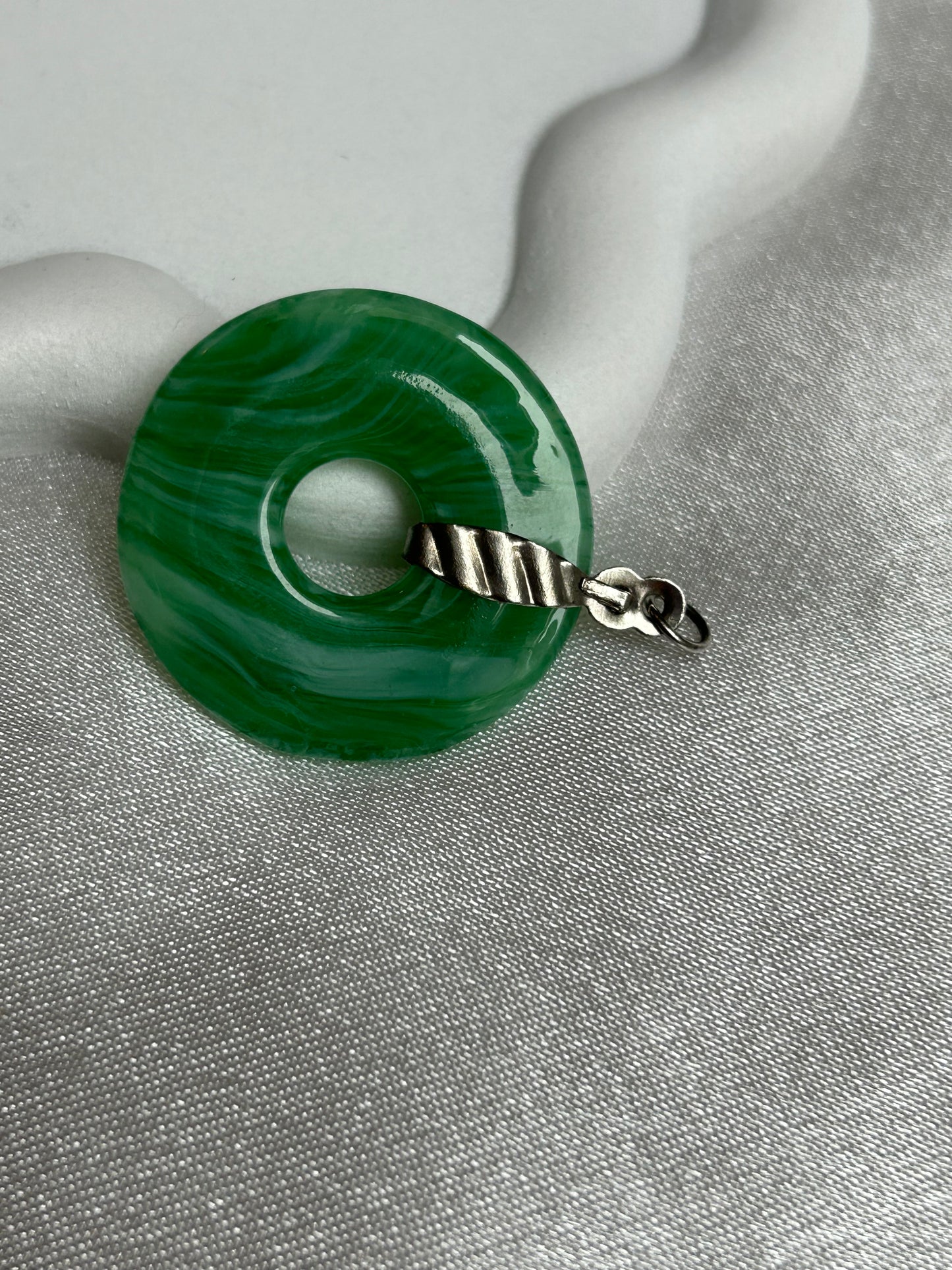 Pendentif vintage cercle vert marbre et Métal argenté