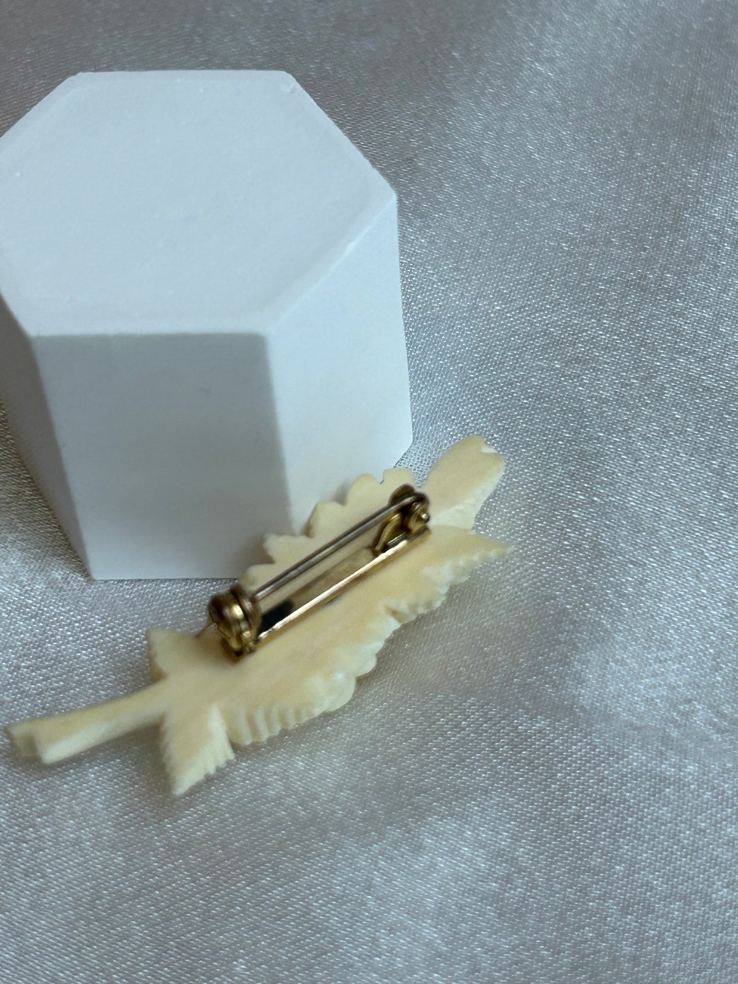 Broche vintage fleurs roses  beige doré