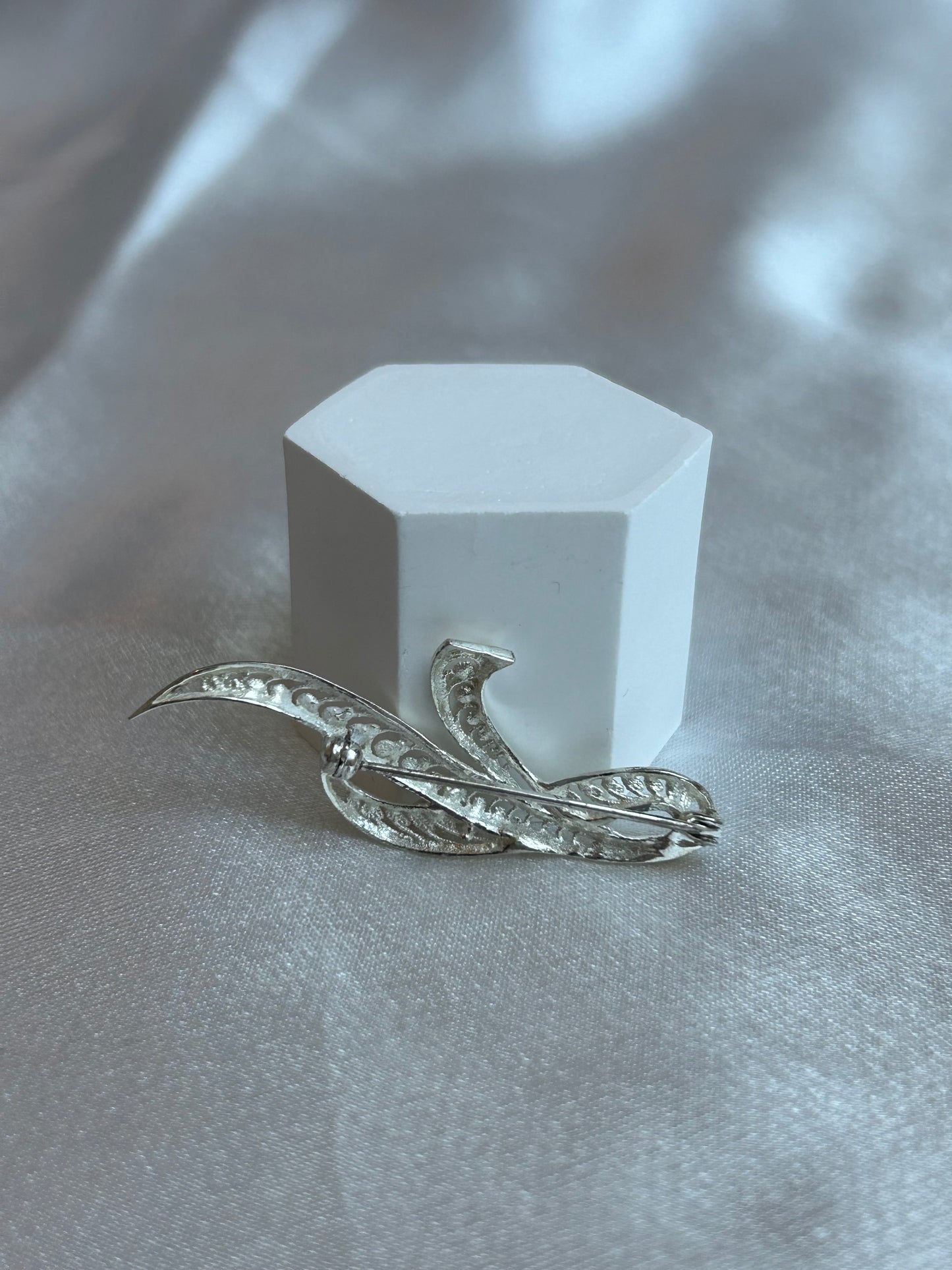 Broche vintage argenté scintillante