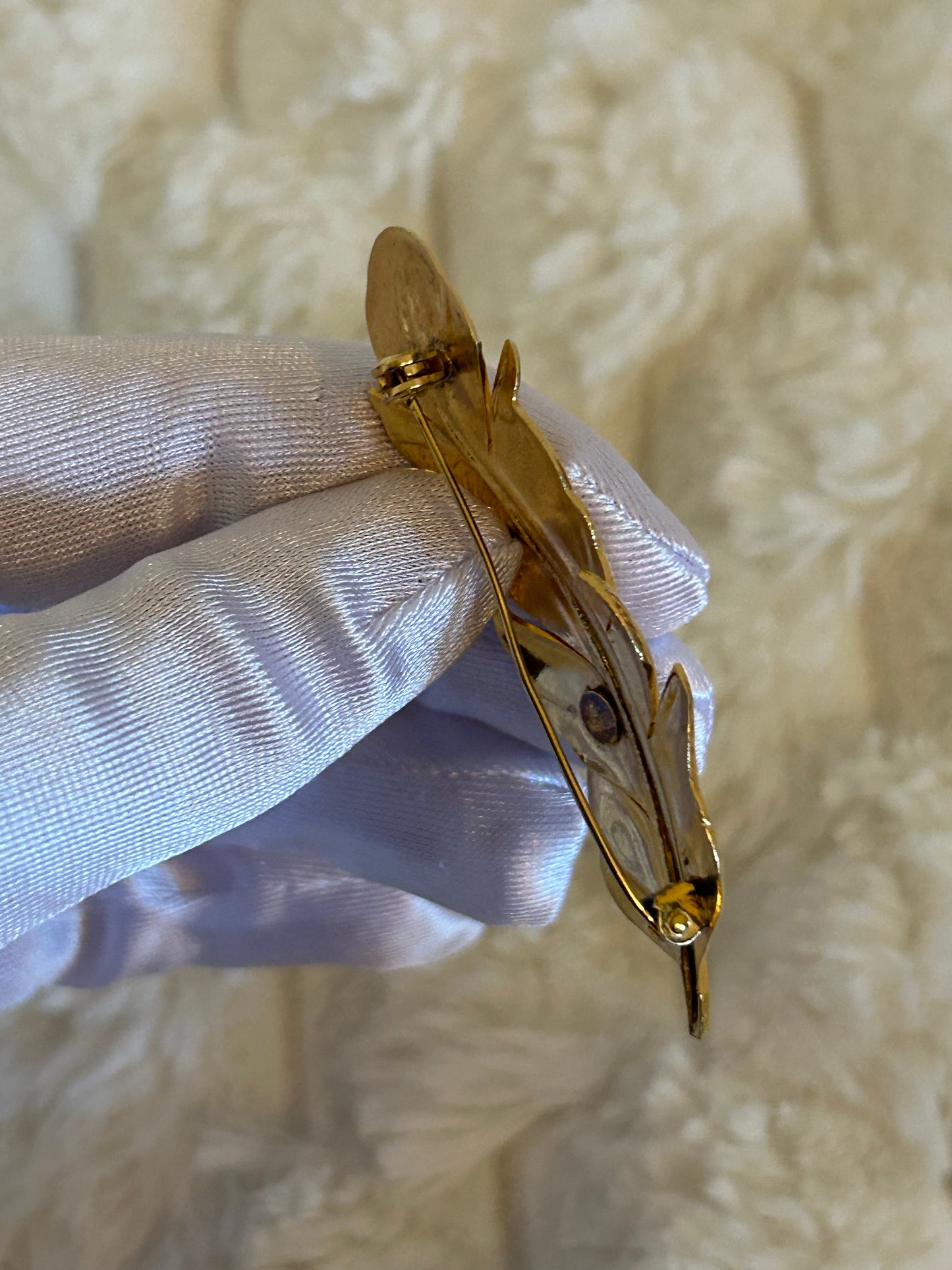 Splendide broche en plaqué or modèle feuille doré