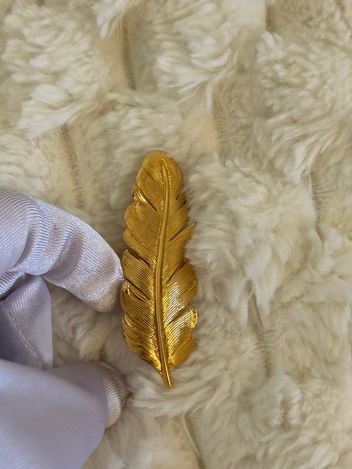 Splendide broche en plaqué or modèle feuille doré