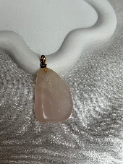 Pendentif vintage pierre rose pâle