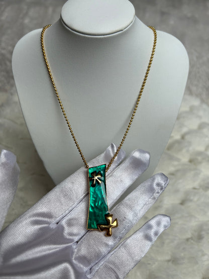 Magnifique collier d’occasion avec pendentif atypique