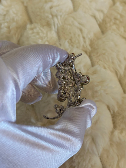 Splendide broche en fantaisie argenté et rose scintillantes