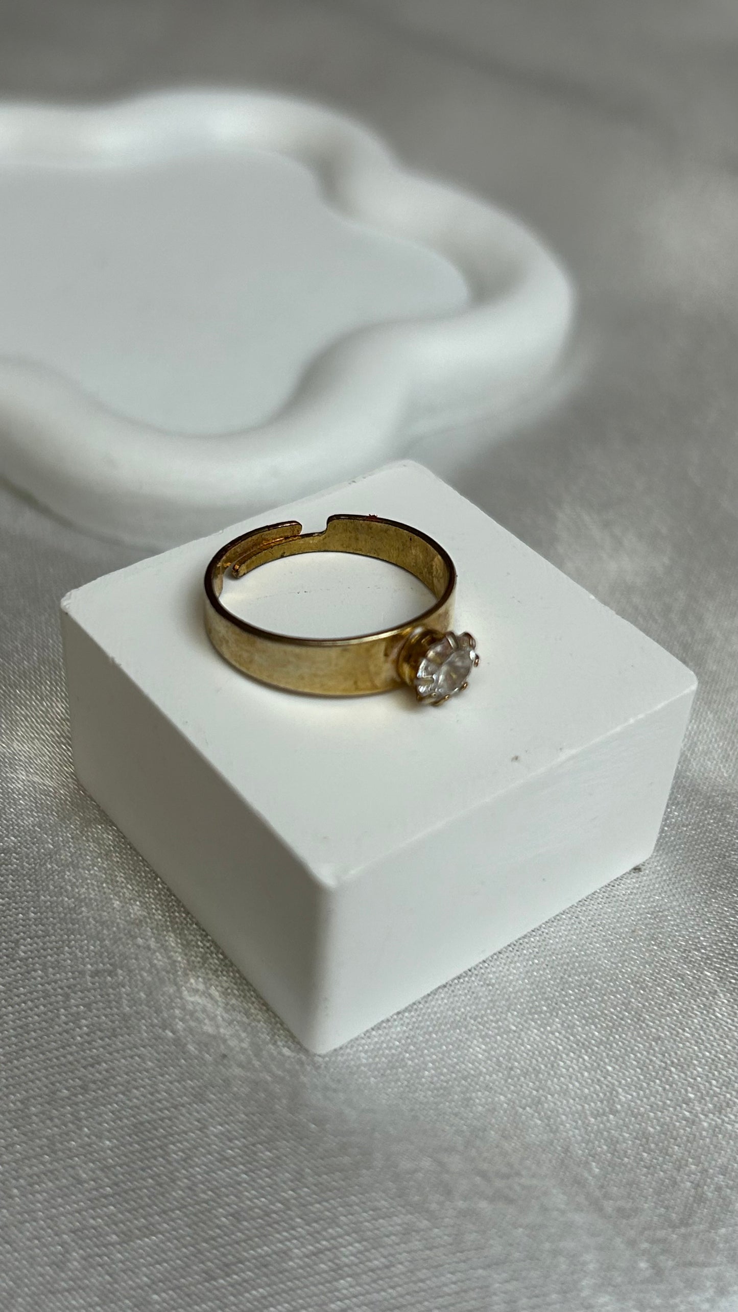 Bague vintage doré ajustable et gros strass
