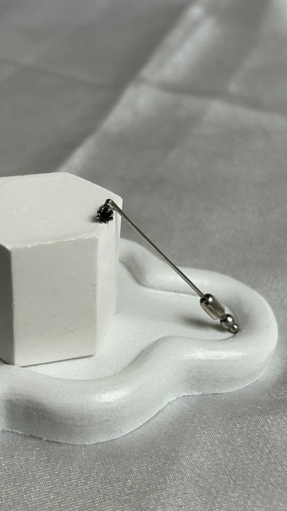 Broche vintage argenté refermable et pierre