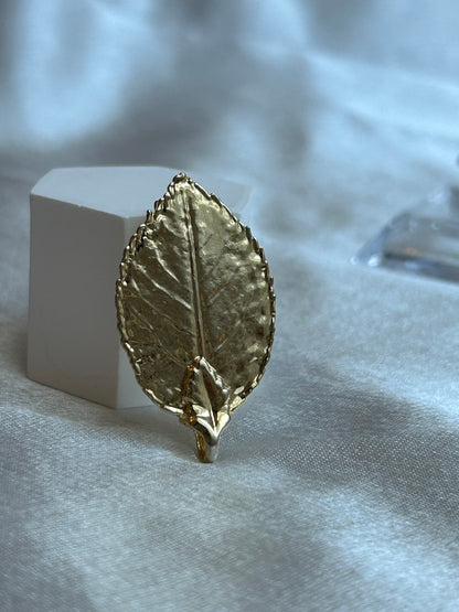 Broche vintage feuille dorée femme