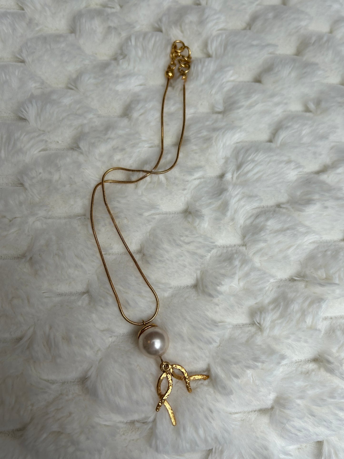 Jolie collier vintage doré et perle fantaisie