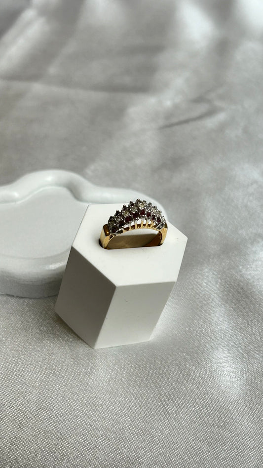 Bague vintage plaqué or et strass rouges et transparents taille 52