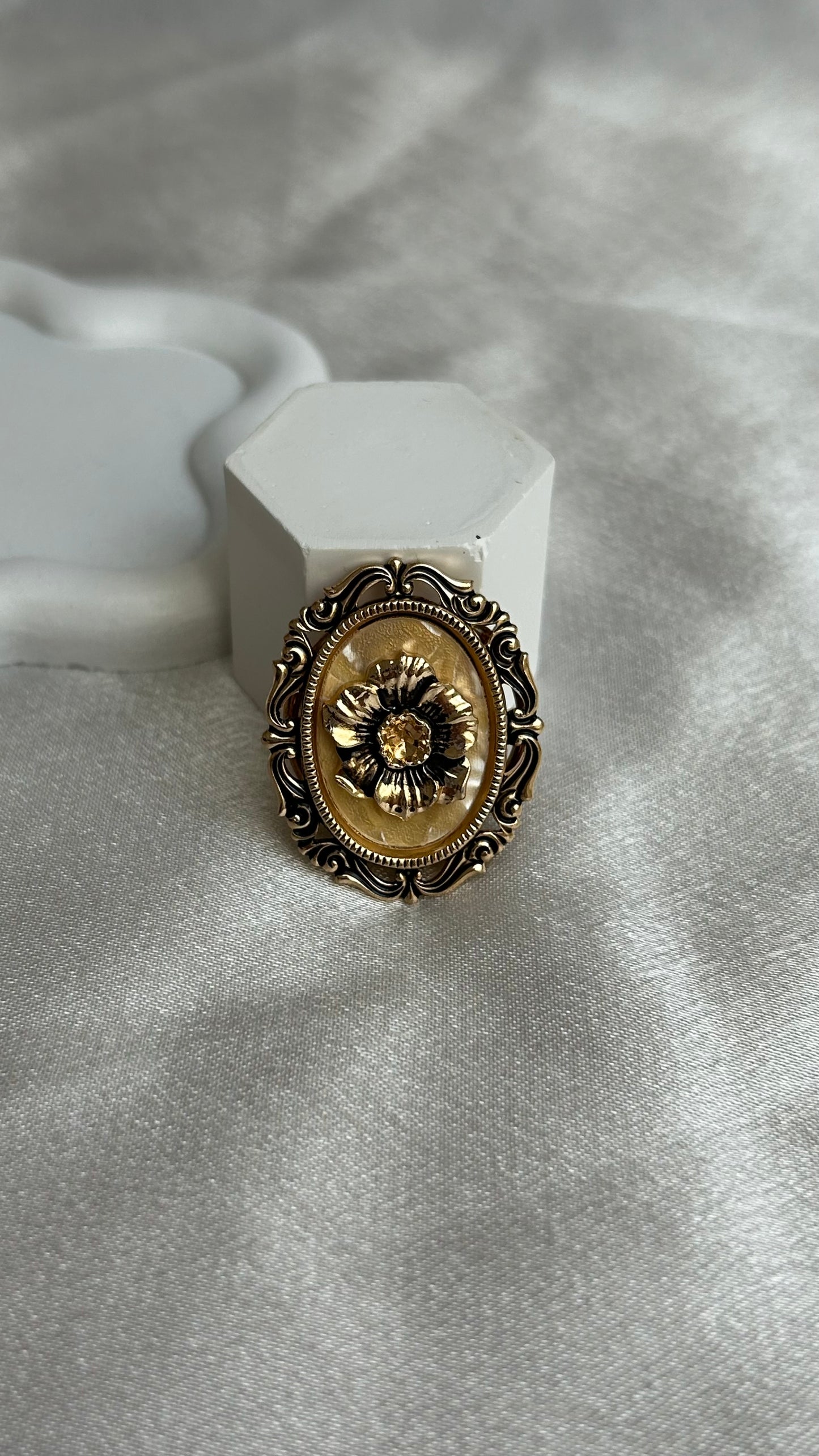 Broche à clip vintage fleur dorée bronze