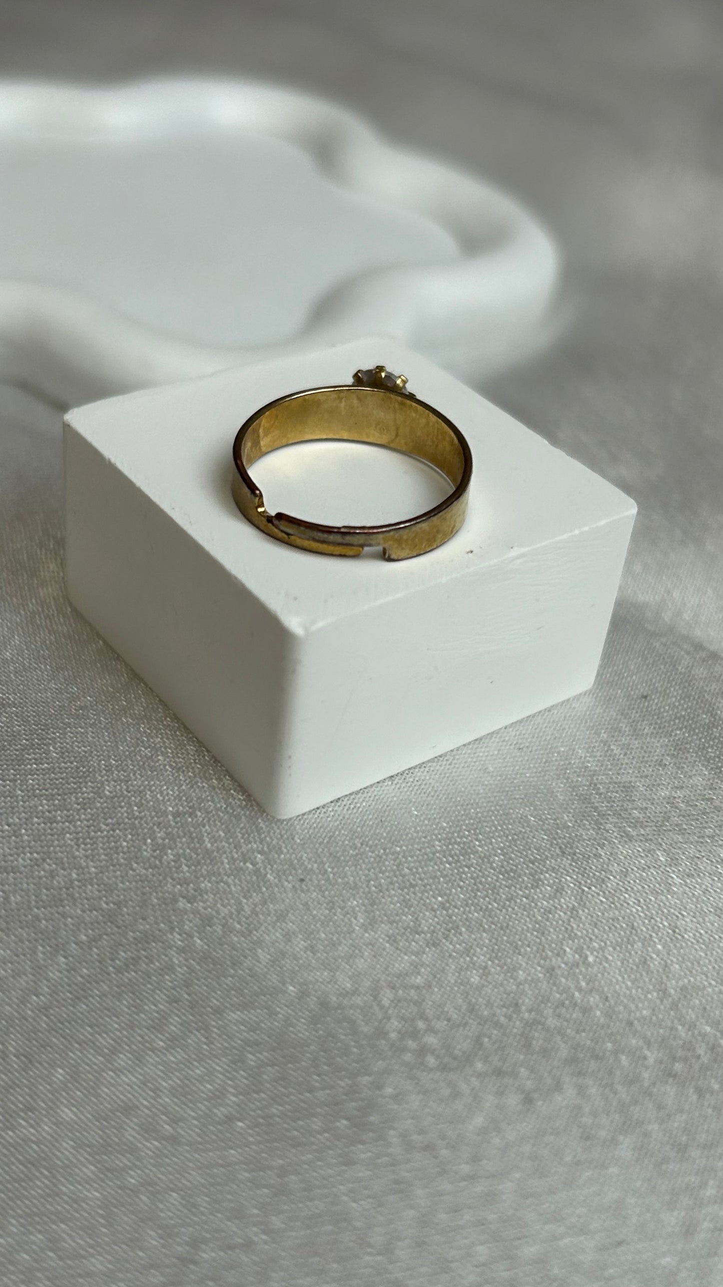 Bague vintage doré ajustable et gros strass