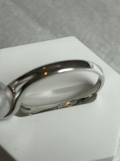Bague en argent ornée d’une perle de culture taille 58