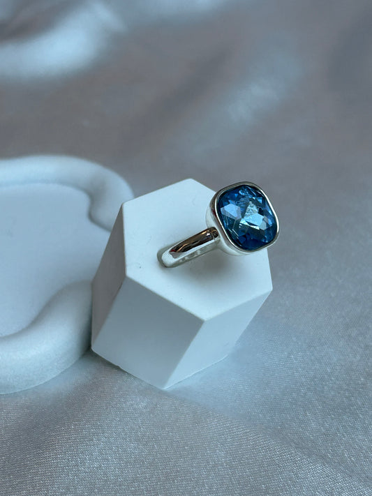 Bague de seconde main argenté et strass bleu taille 56