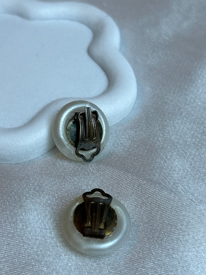 Boucles d’oreilles format puce vintage nacré