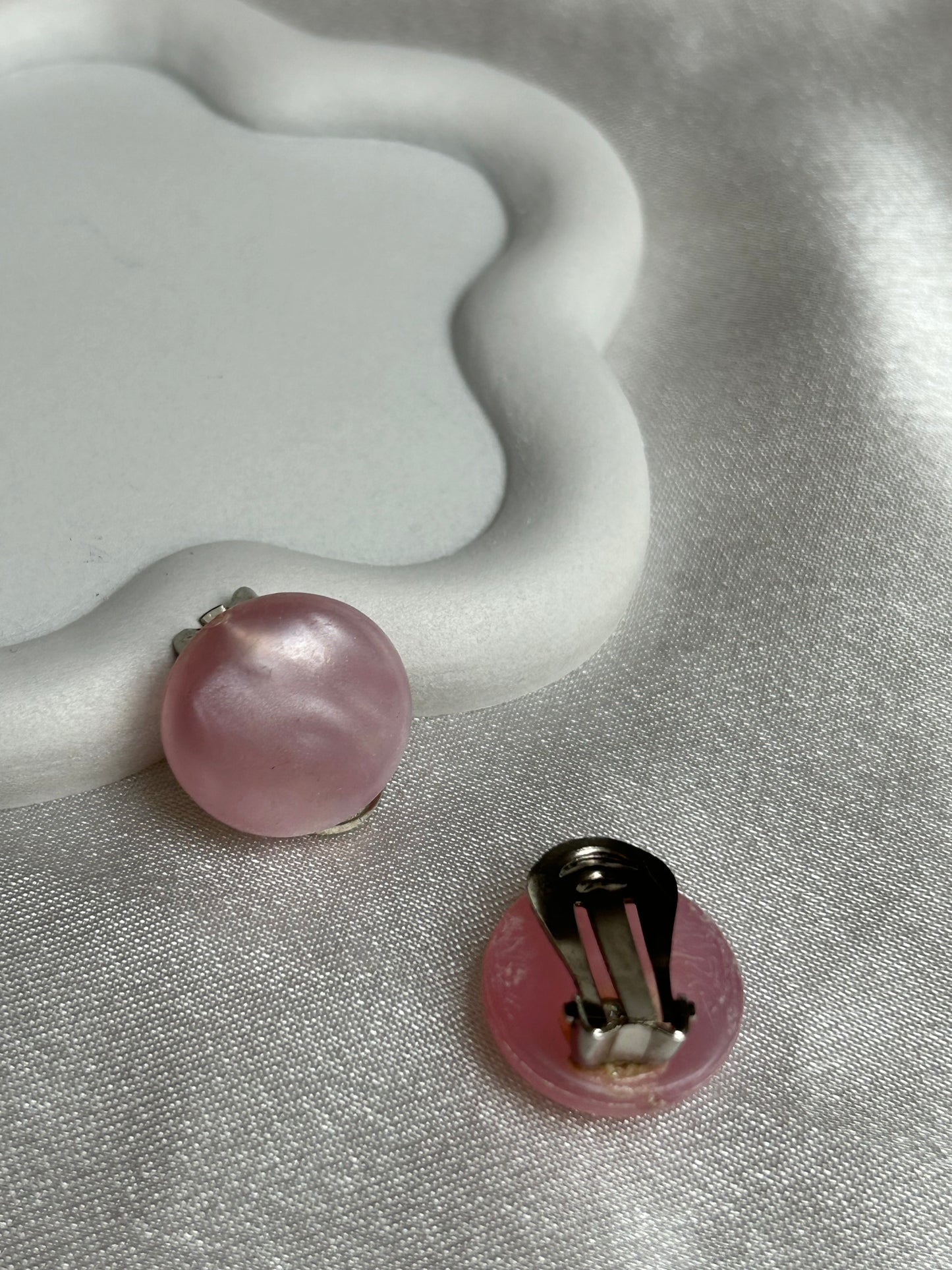 Boucles d’oreilles vintage pins rose nacré