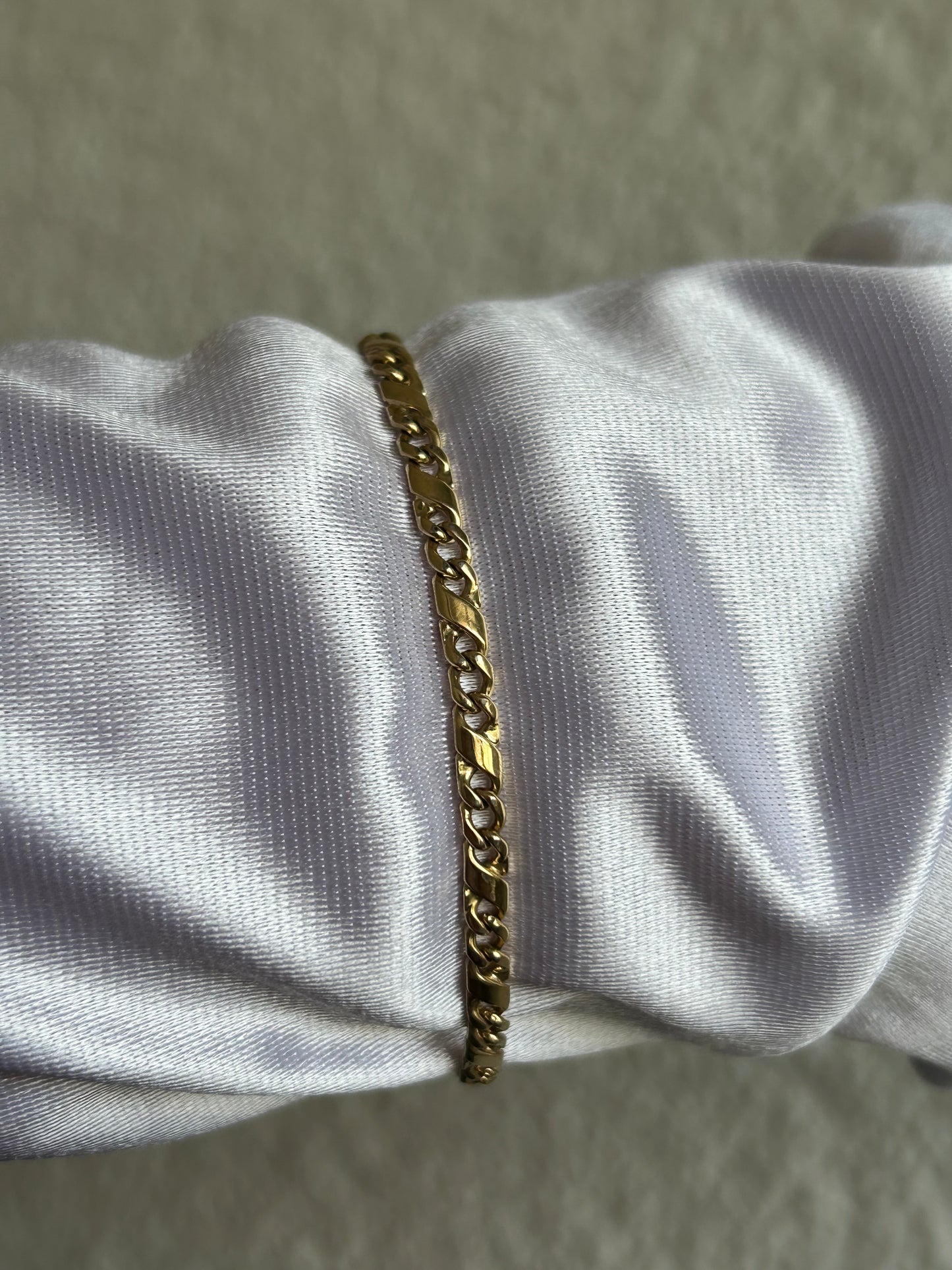 Bracelet en plaqué or maille atypique doré