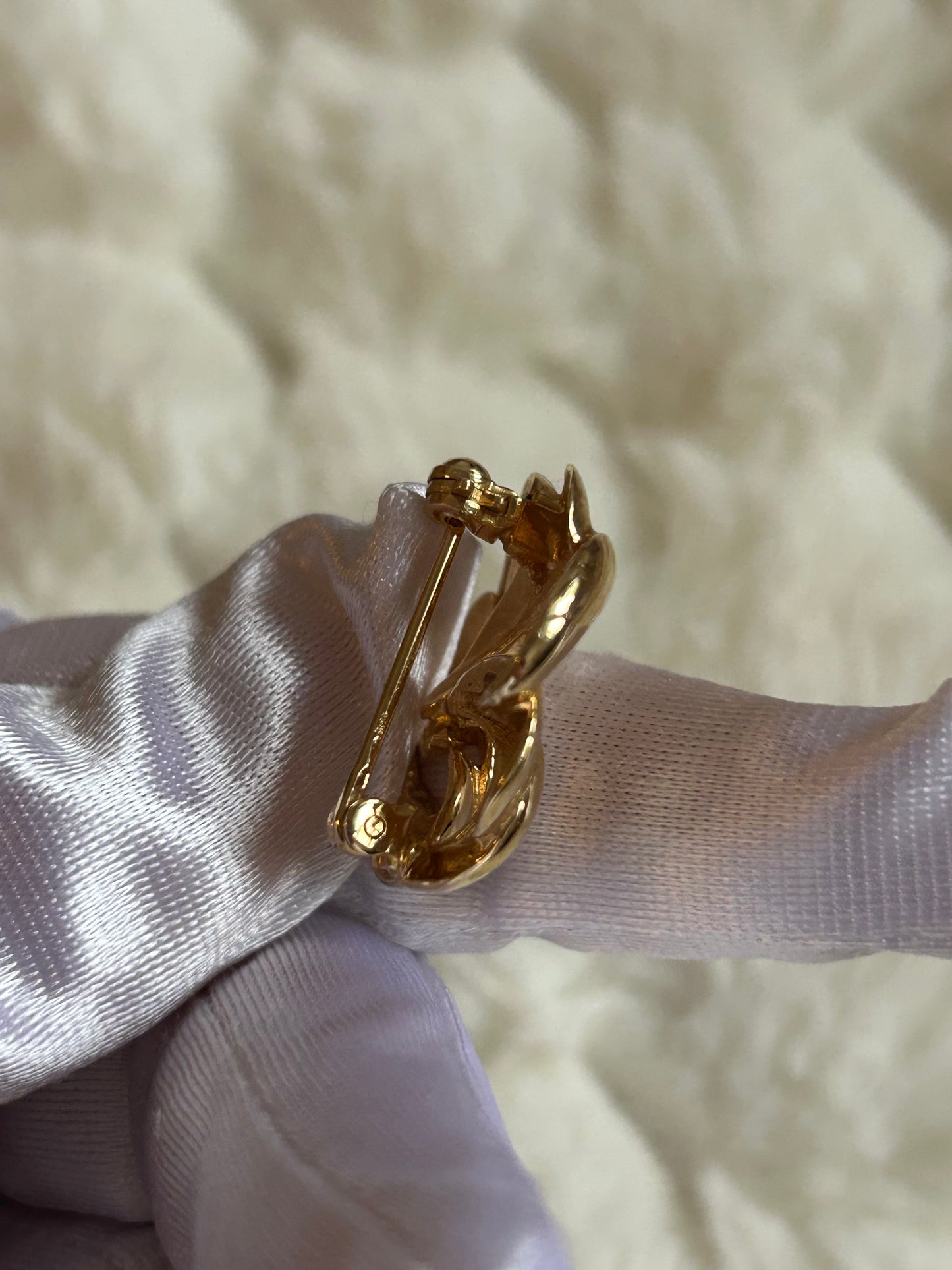 Broche plaqué or bicolore fleur