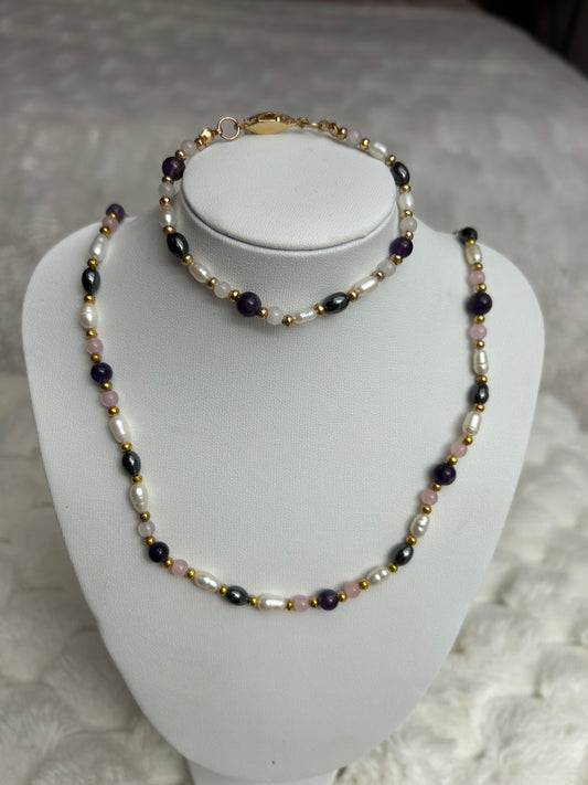 Jolie parure vintage doré et perles colorées