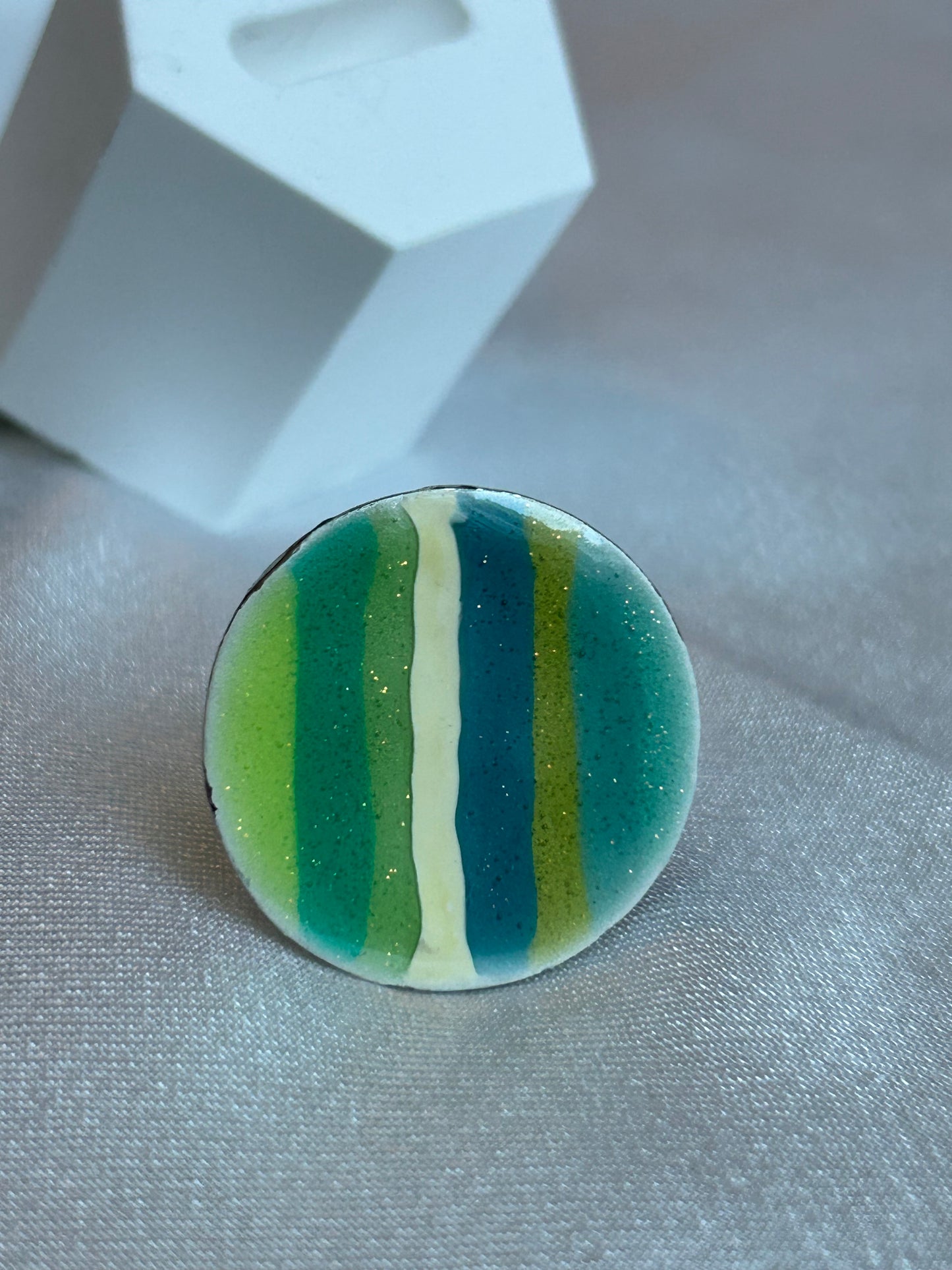 Bague vintage taille ajustable argenté et nuances de verts