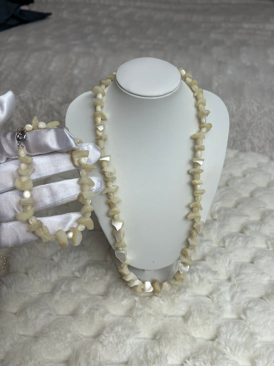 Jolie parure vintage perle nacré et fermoirs argenté