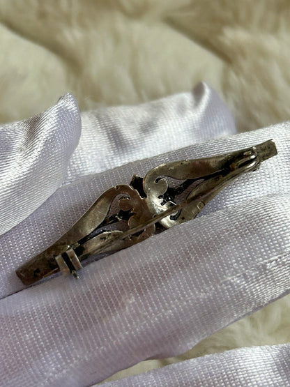 Broche en argent vintage et strass gris