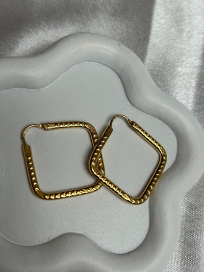 Boucle d’oreille style créoles losange en plaqué or