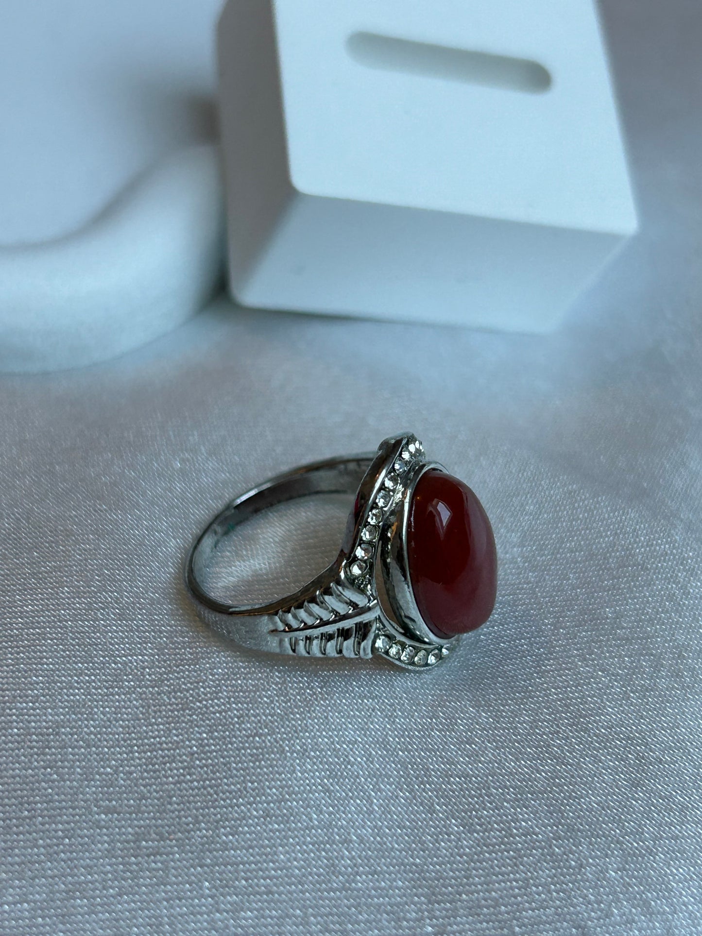Bague vintage pierre rouge taille 59-60