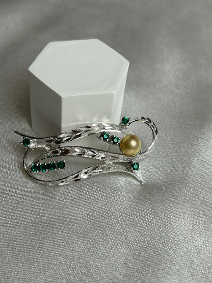 Broche vintage argenté et pierre verte