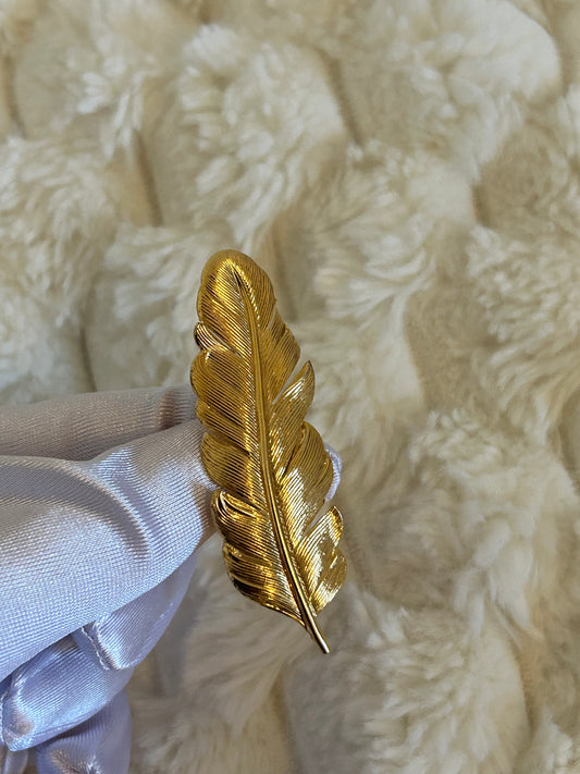 Splendide broche en plaqué or modèle feuille doré