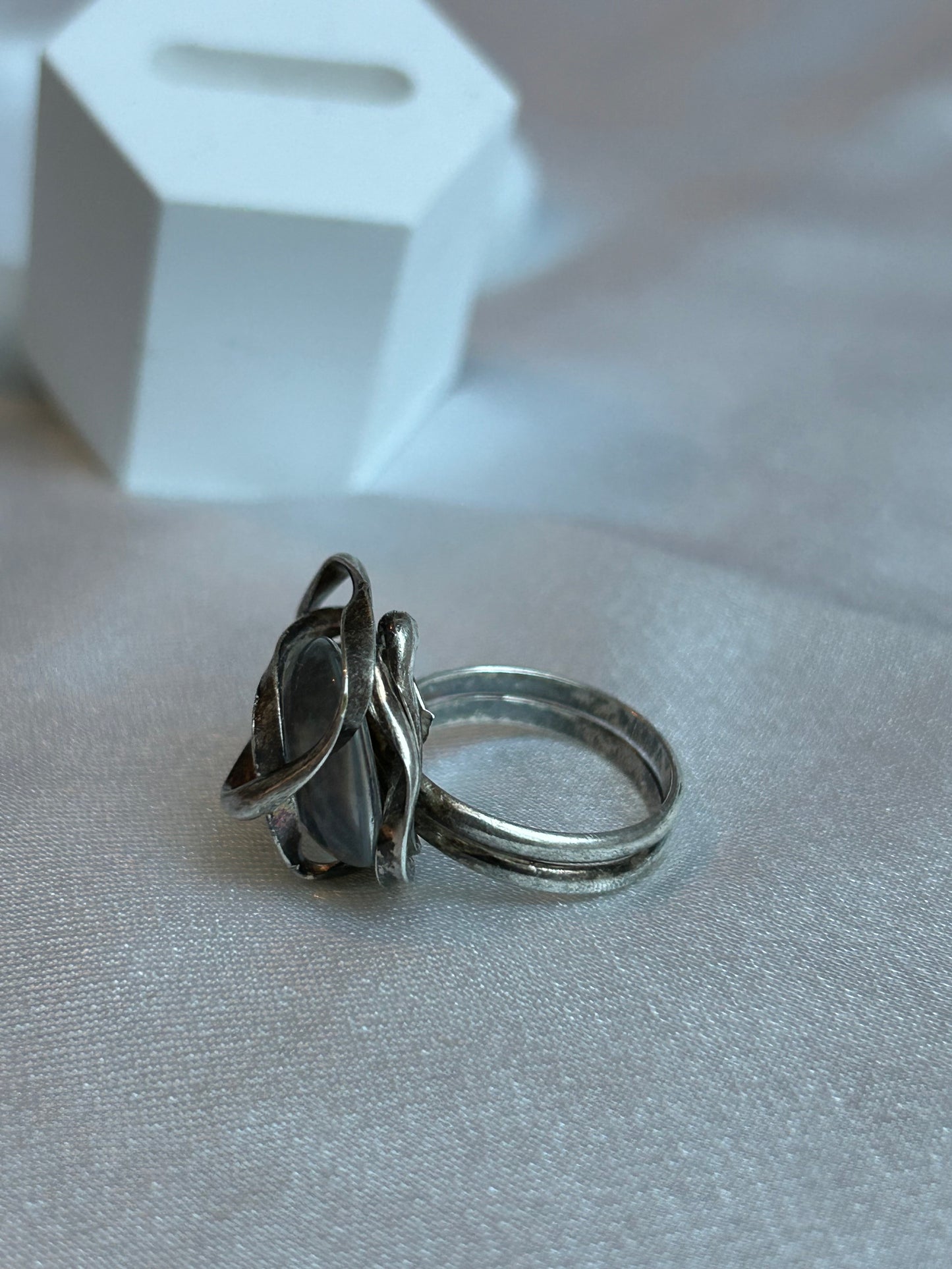 Bague taille 54 argenté et pierre atypique