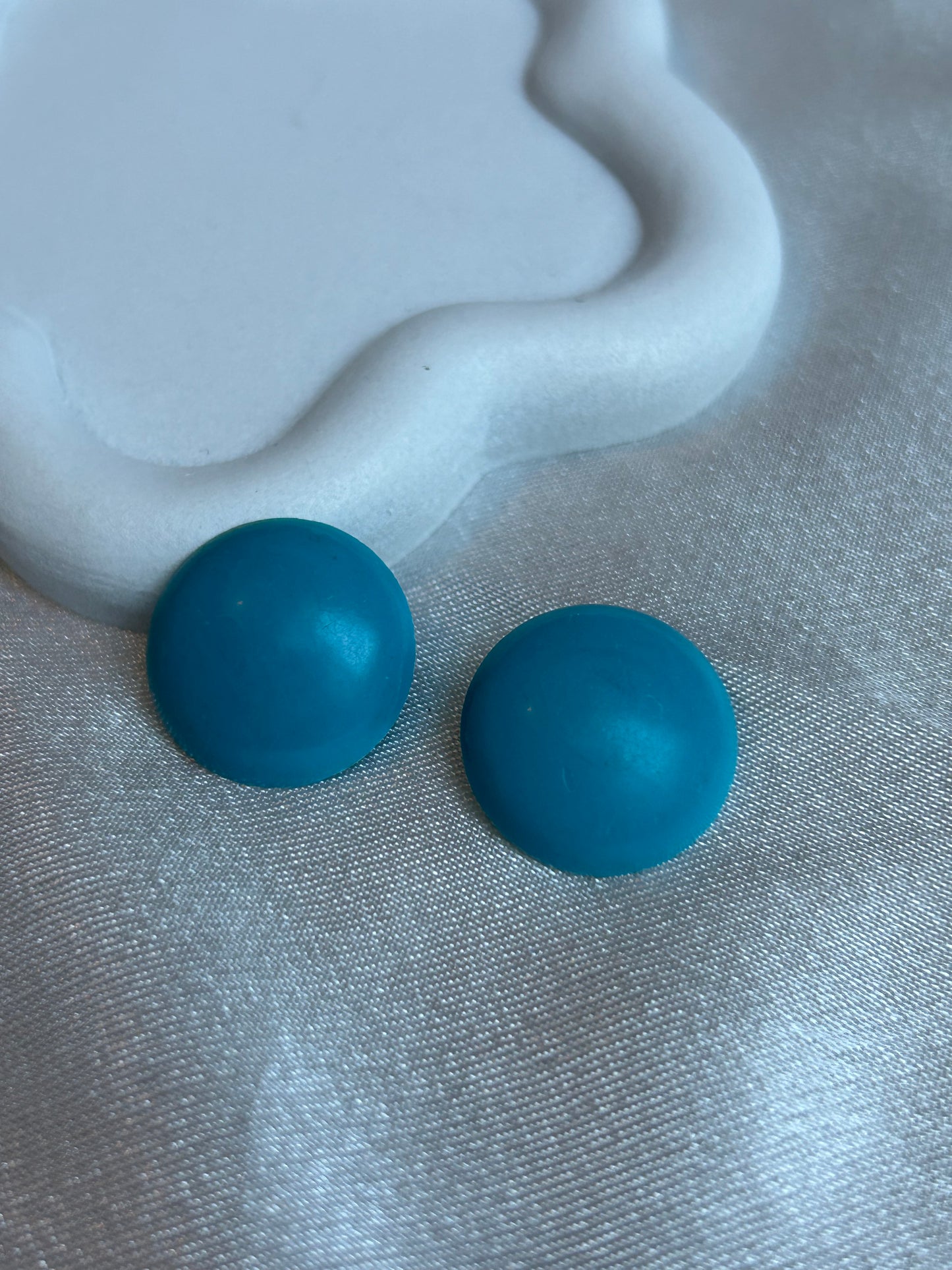 Boucles d’oreilles pins vintage bleue